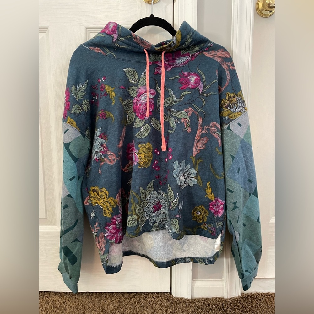 Daily Practice Patterned Sweatshirt Size M NWT